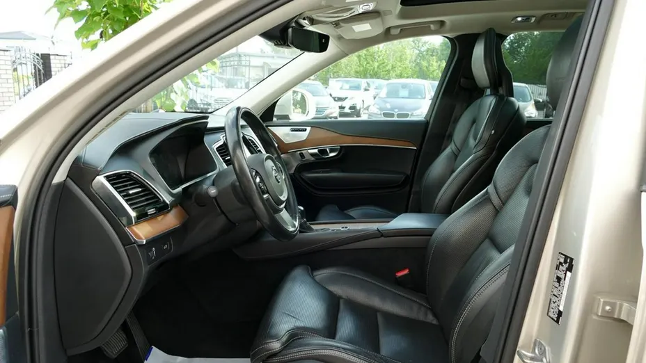 VOLVO XC90 -