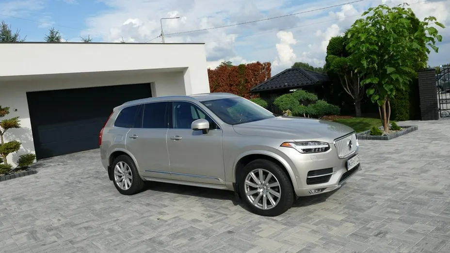 VOLVO XC90 -