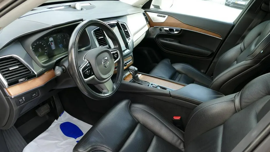 VOLVO XC90 -