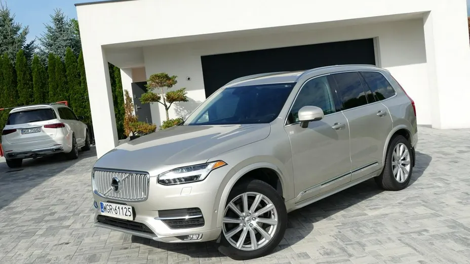 VOLVO XC90 -