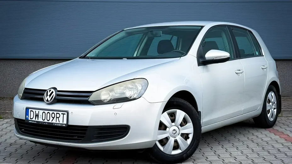 VOLKSWAGEN Golf -