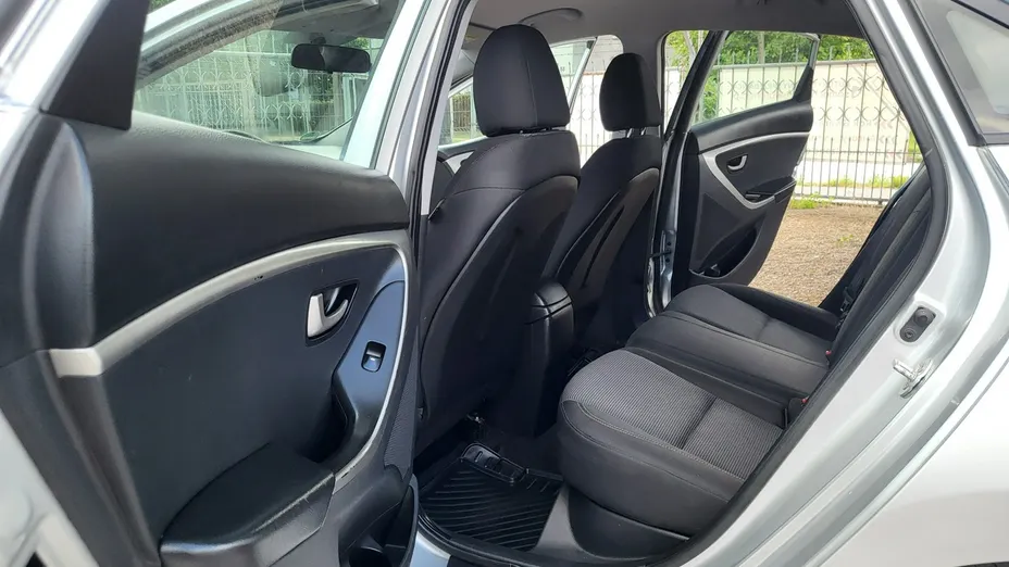 HYUNDAI i30 -