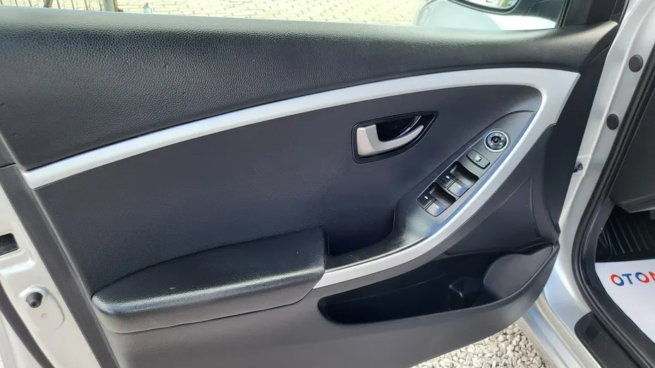 HYUNDAI i30 -