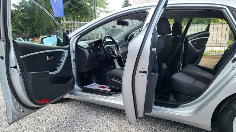 HYUNDAI i30 -