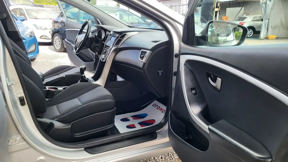 HYUNDAI i30 -