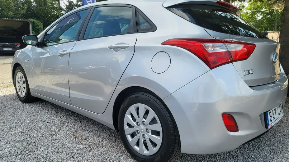 HYUNDAI i30 -