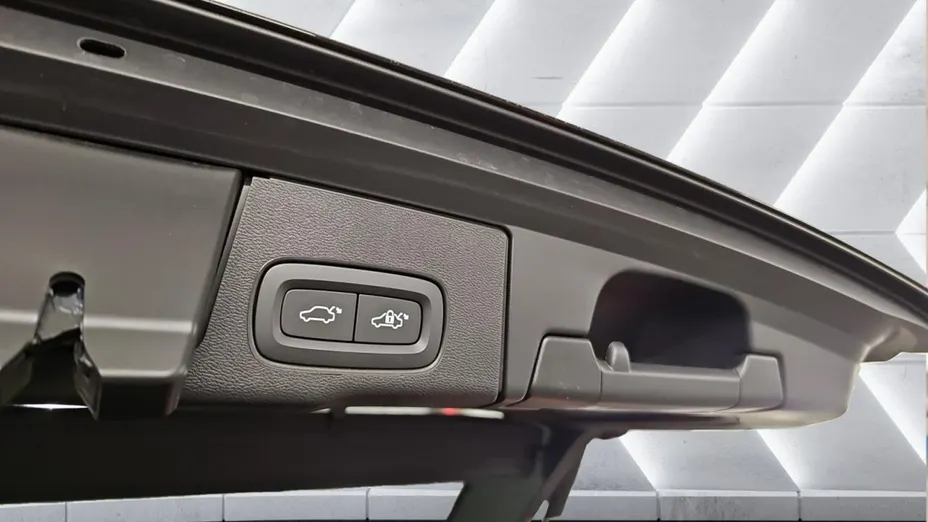 VOLVO XC60 -