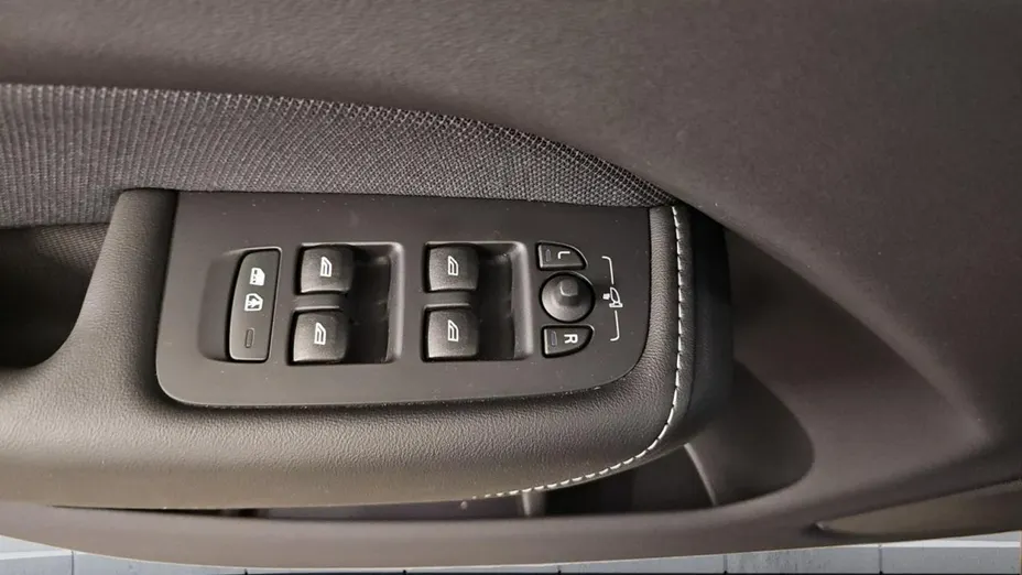 VOLVO XC60 -