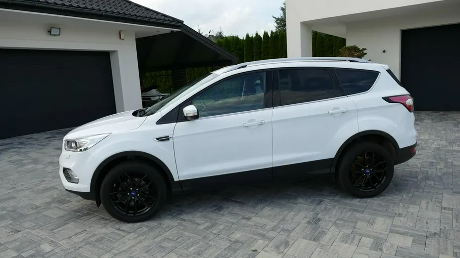 FORD Kuga -