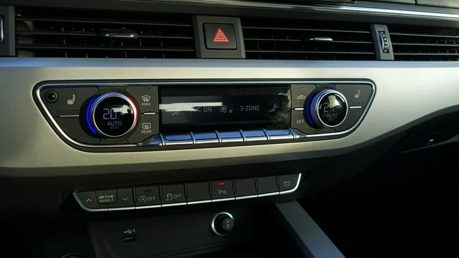 AUDI A4 -