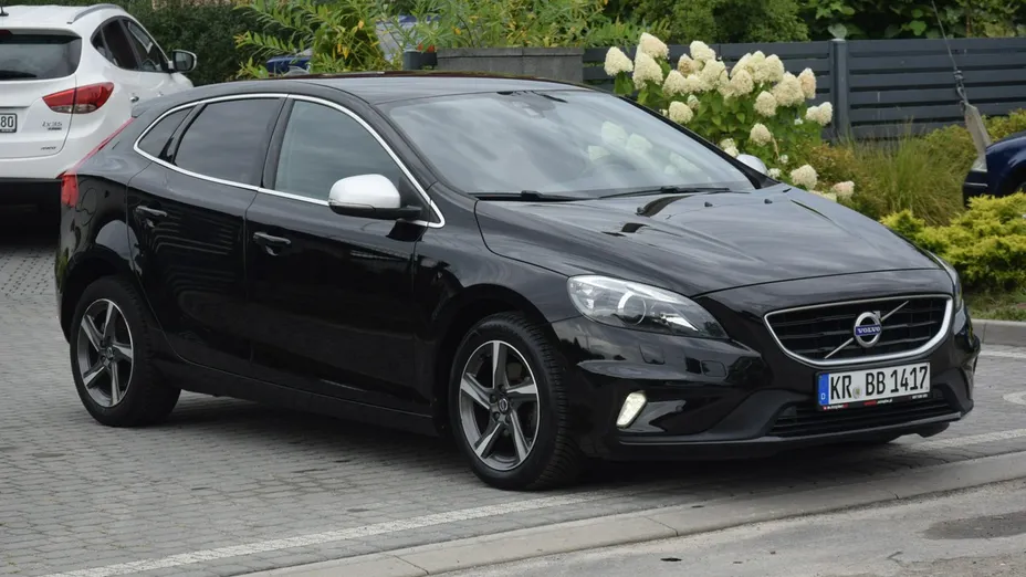 VOLVO V40 -