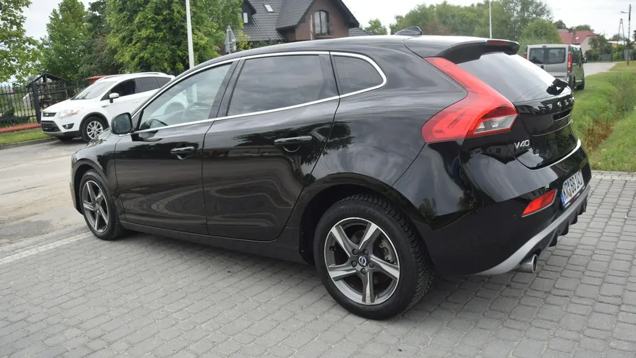 VOLVO V40 -