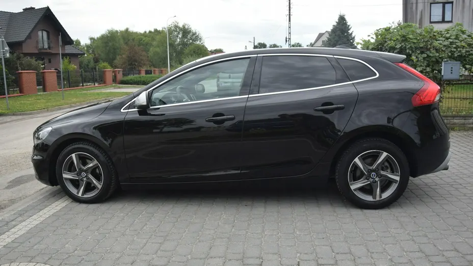 VOLVO V40 -