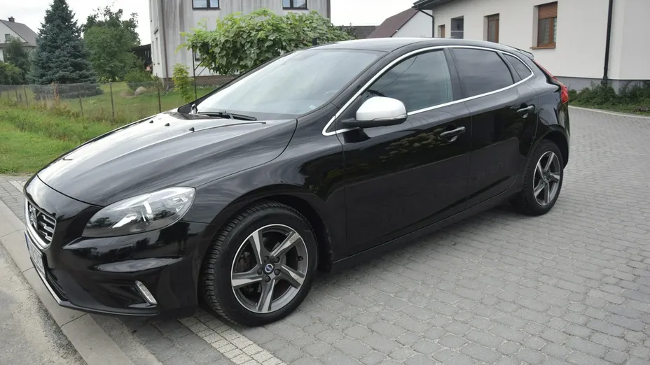 VOLVO V40 -
