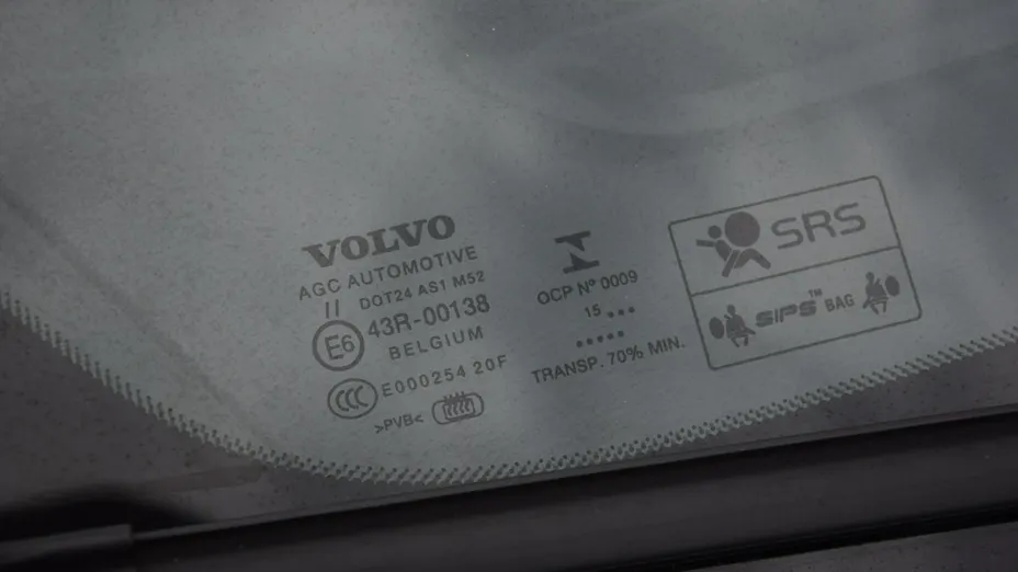 VOLVO V40 -