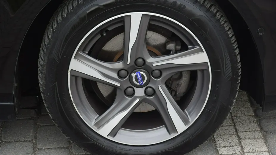 VOLVO V40 -