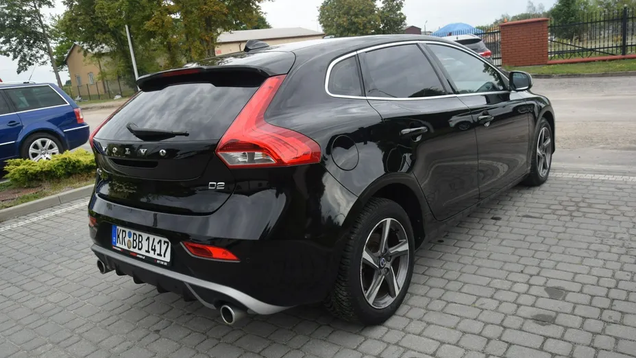 VOLVO V40 -