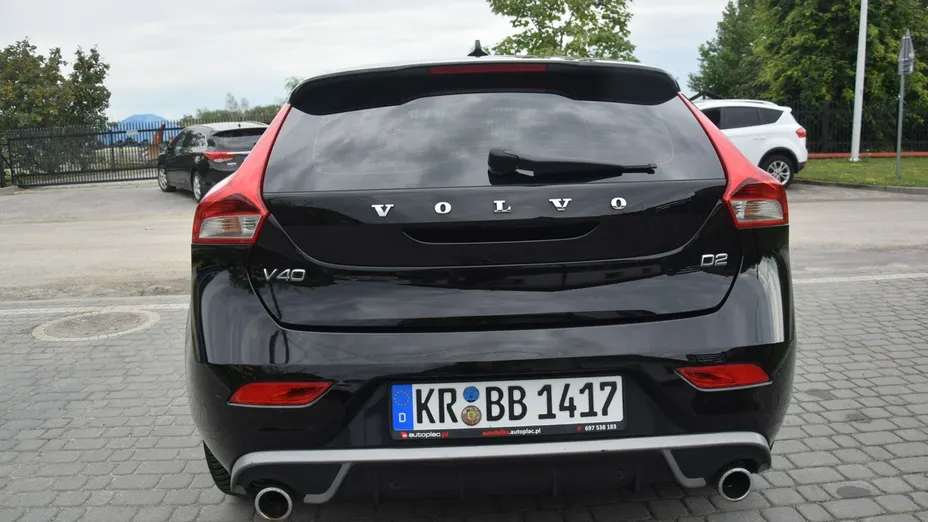 VOLVO V40 -