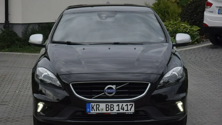 VOLVO V40 -