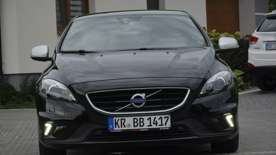 VOLVO V40 -