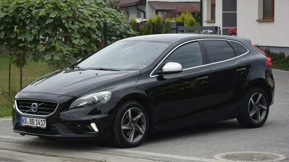 VOLVO V40 -
