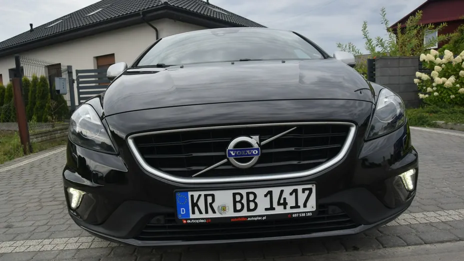 VOLVO V40 -