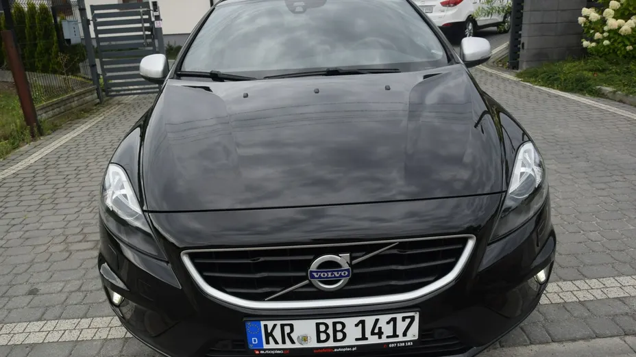 VOLVO V40 -