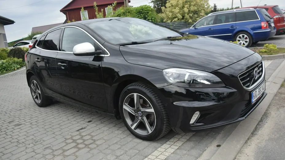 VOLVO V40 -