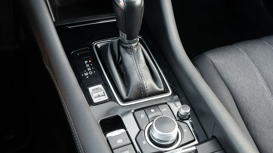 MAZDA 6 -