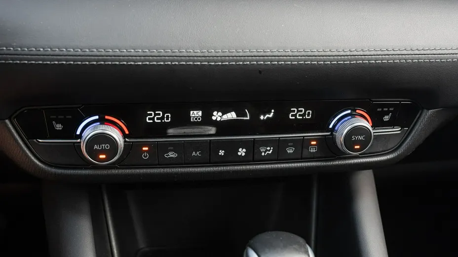 MAZDA 6 -