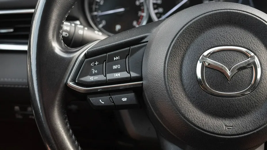 MAZDA 6 -