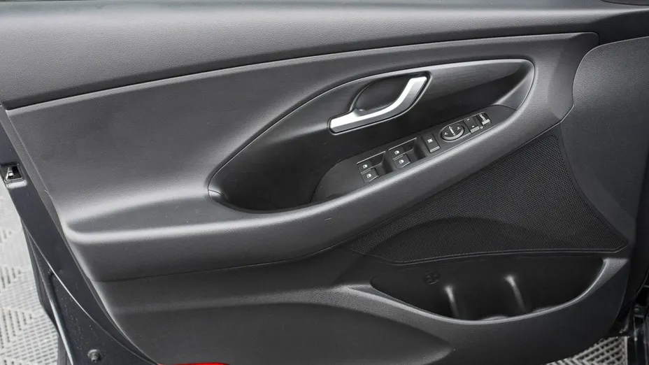 HYUNDAI i30 -