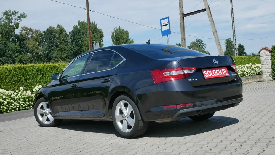 SKODA Superb -