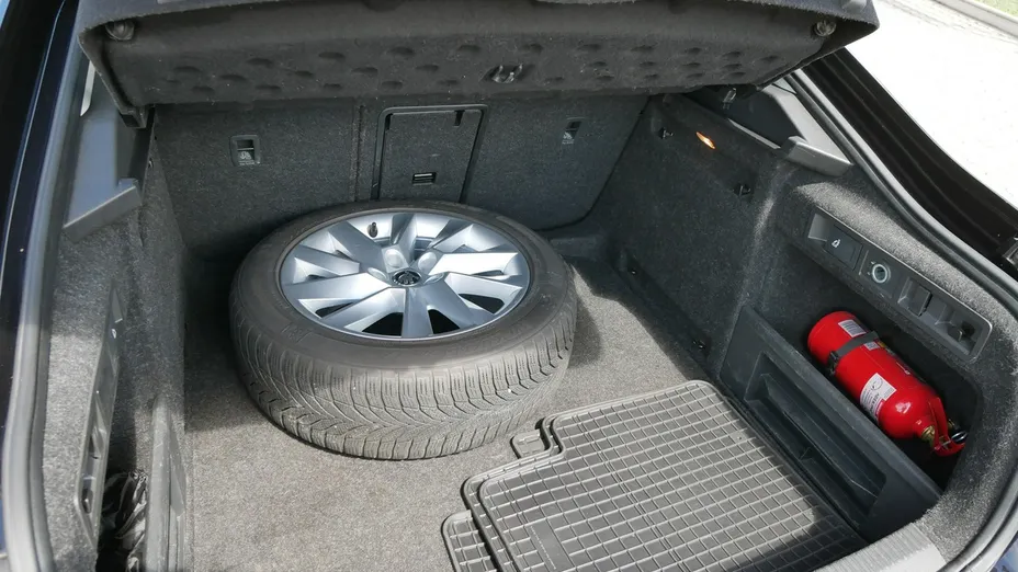 SKODA Superb -