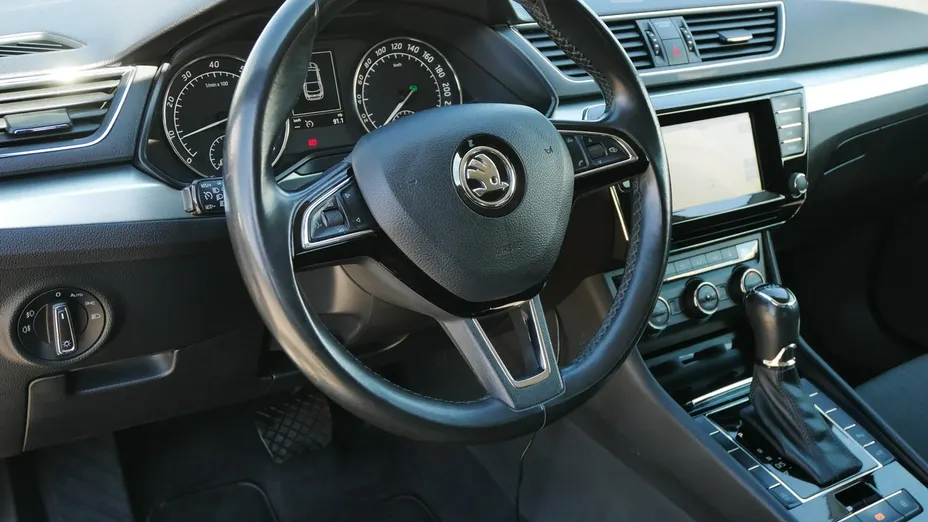 SKODA Superb -