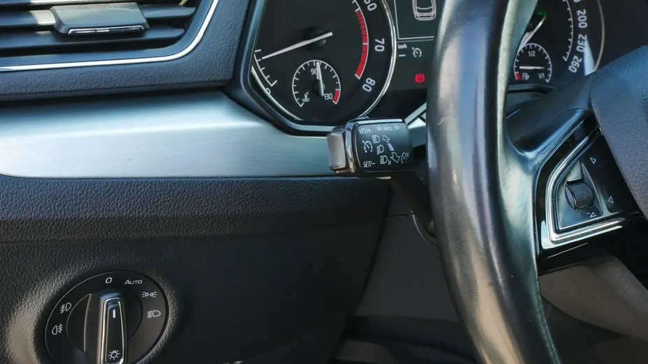SKODA Superb -