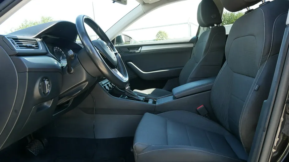 SKODA Superb -