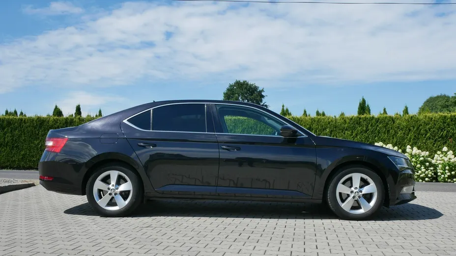 SKODA Superb -