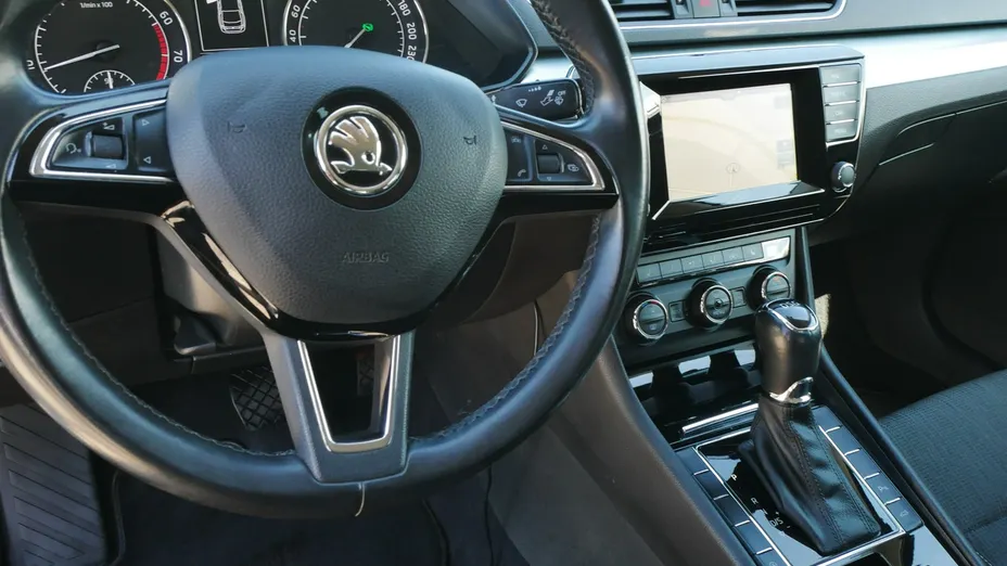 SKODA Superb -