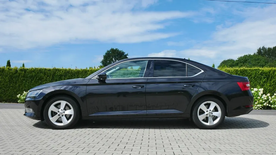 SKODA Superb -