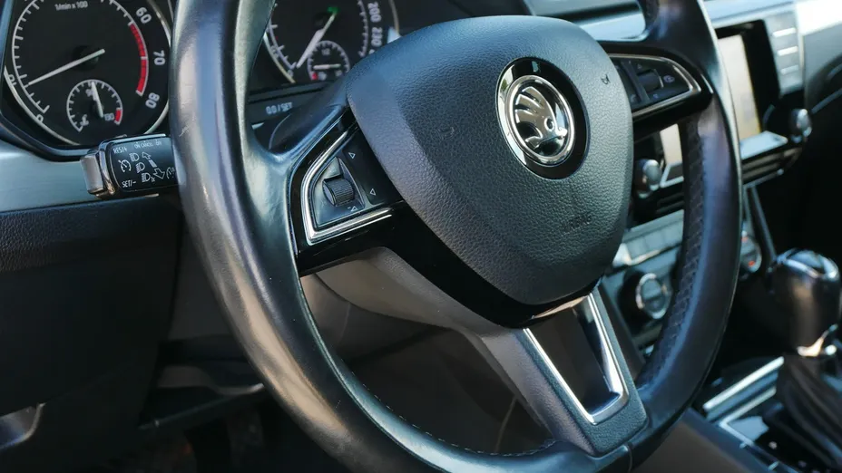 SKODA Superb -
