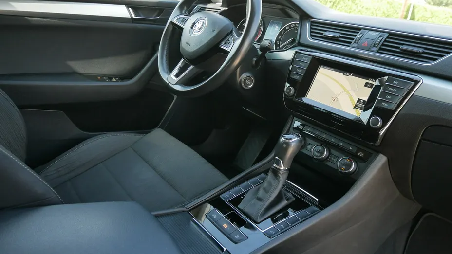 SKODA Superb -