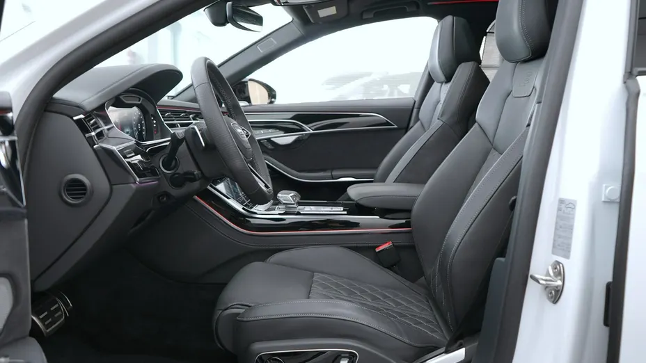 AUDI A8 -