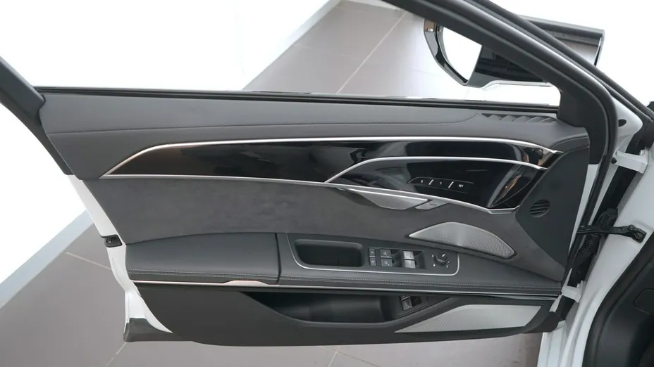 AUDI A8 -