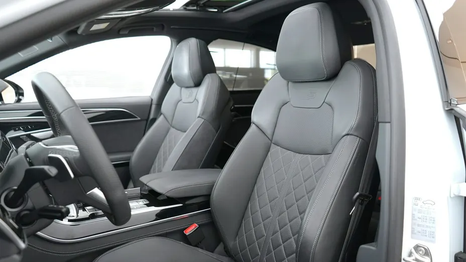 AUDI A8 -