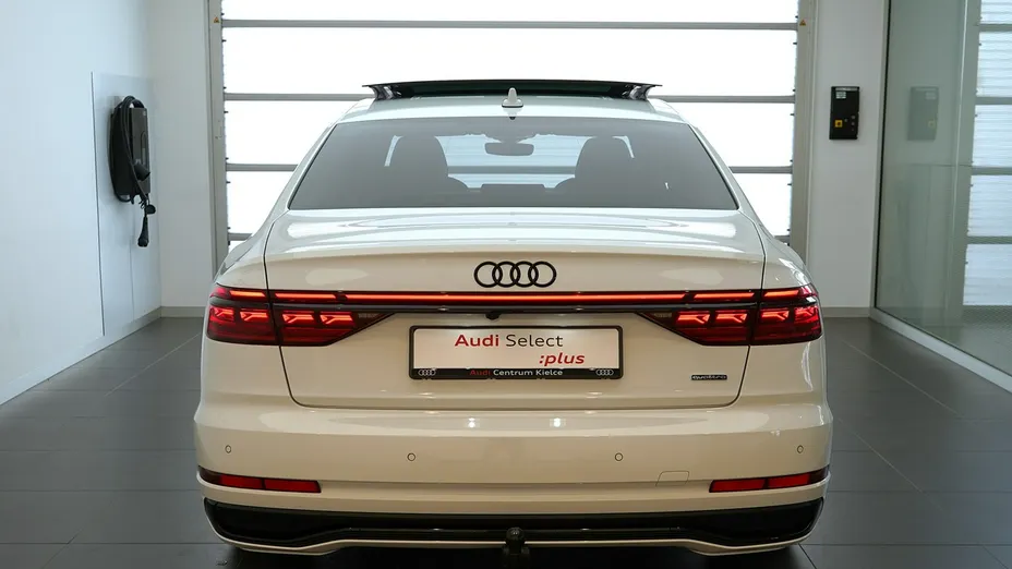 AUDI A8 -