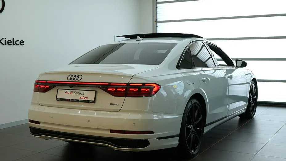 AUDI A8 -