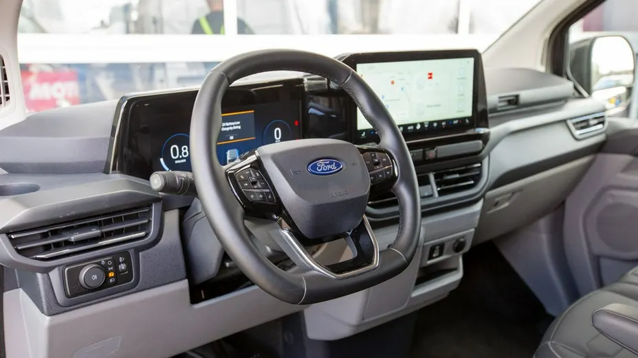 FORD Tourneo Custom -