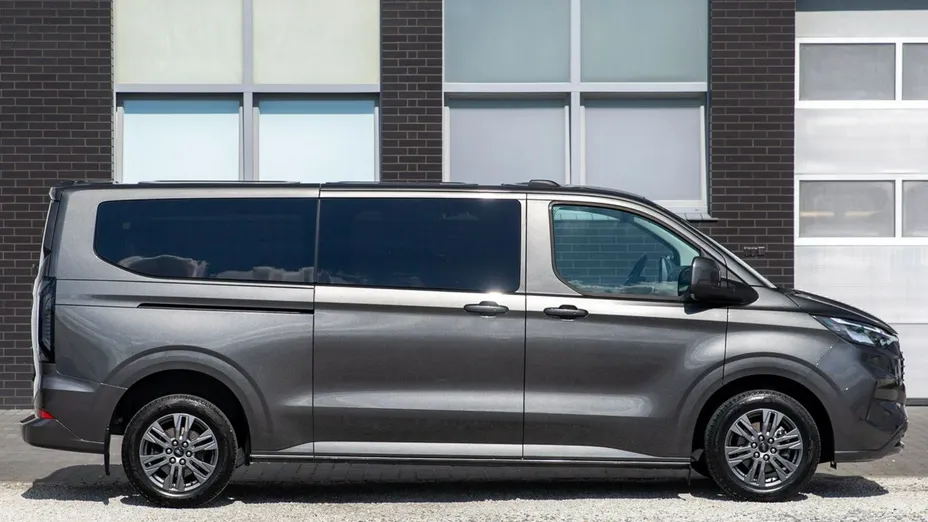 FORD Tourneo Custom -