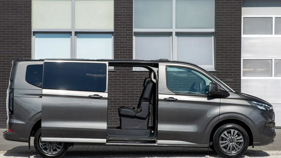 FORD Tourneo Custom -